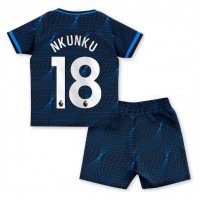 Billiga Chelsea Christopher Nkunku #18 Barnkläder Borta fotbollskläder till baby 2023-24 Kortärmad (+ Korta byxor)